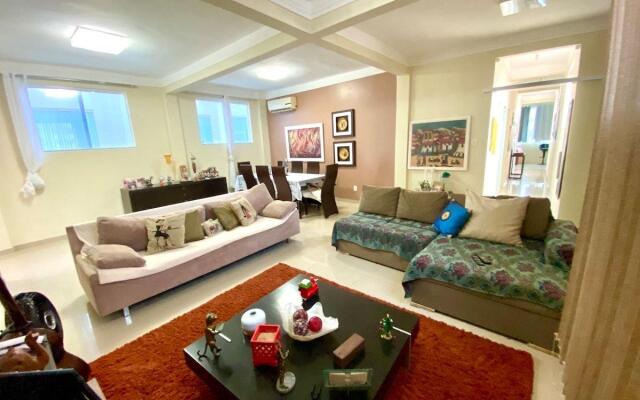 Lindo residencial a 350m do Farol da Orla