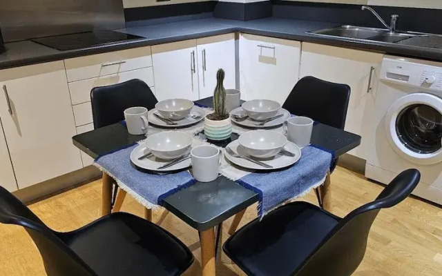 Modern & Lovely 2 Bed in London