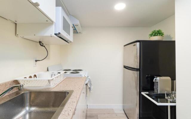 Beautiful 2BR Suite in central West Vancouver