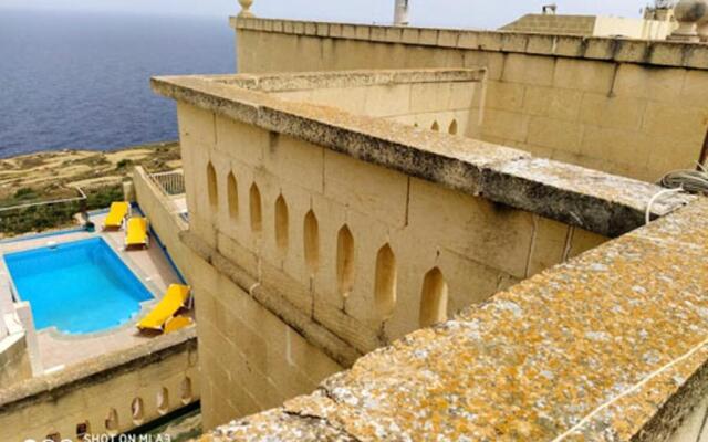 3 bedrooms villa with private pool and wifi at Qala