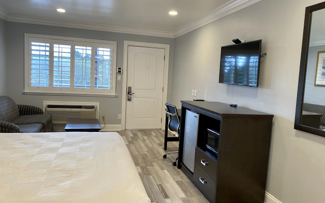 Aura Inn Monterey