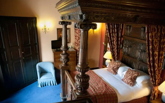 Noel Arms Hotel