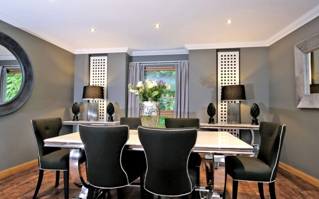 Enchanting Home With Furnished Balcony in Cults, Scotland