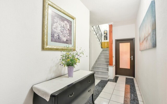 Beautiful Home in Srinjine With Wifi and 3 Bedrooms