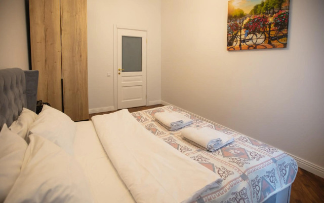 Friends House- сучасні апартаменти в центрі Львова