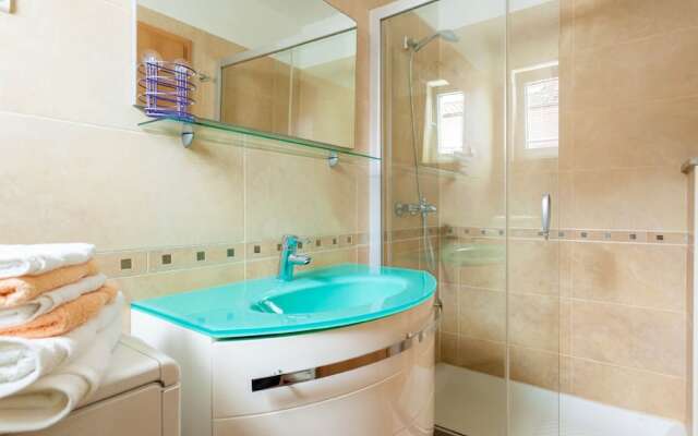 Spacious Apartment in Vantacici near Sea