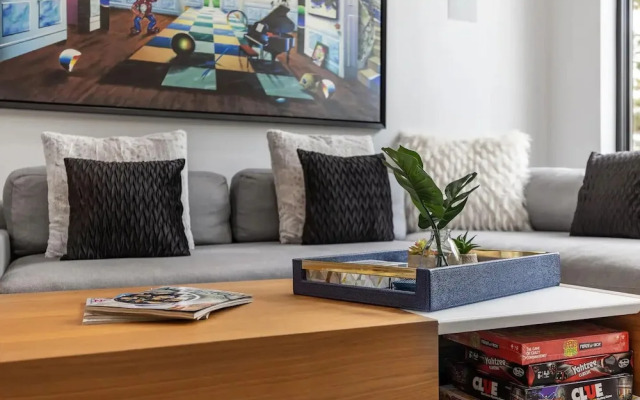 Luxury Clarendon 4-BR Homestay - McVeigh