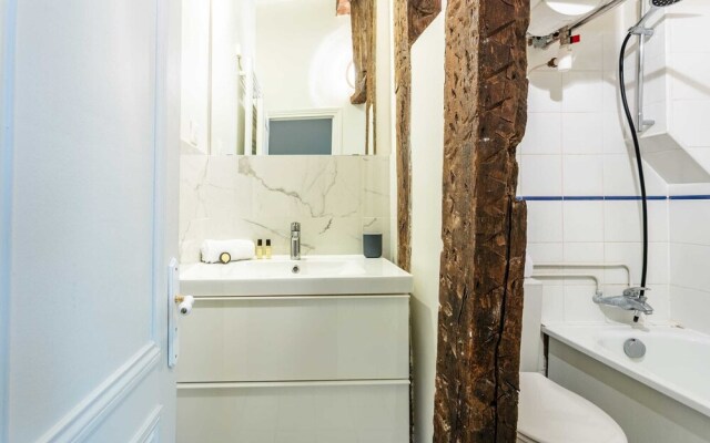Bright 1-bedroom Flat, 2min From Saint-paul Metro