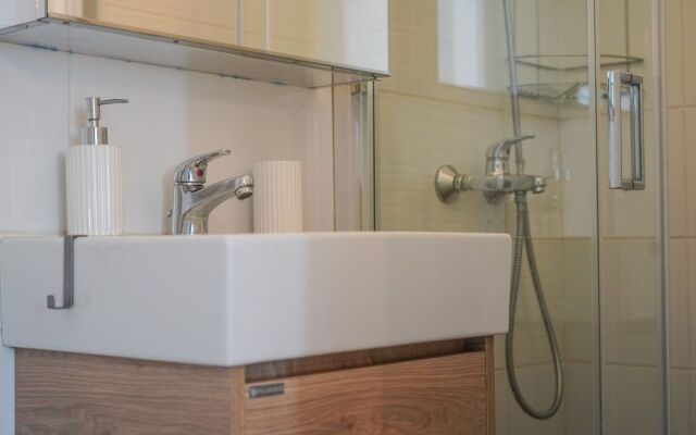 Breeze One Bedroom Apartment by BluPine