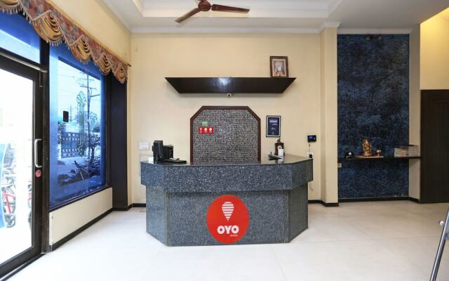 OYO Premium MI Road