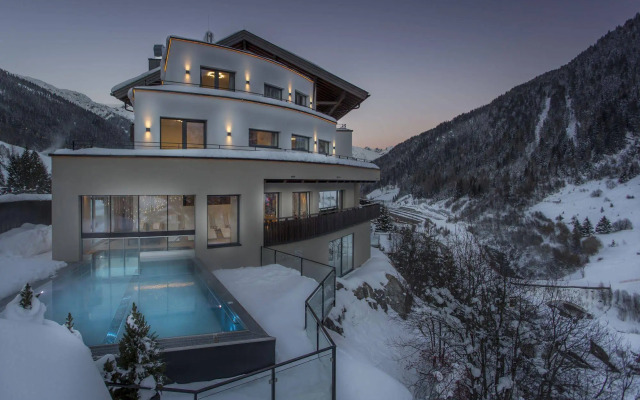 Heart Hotel Grischuna