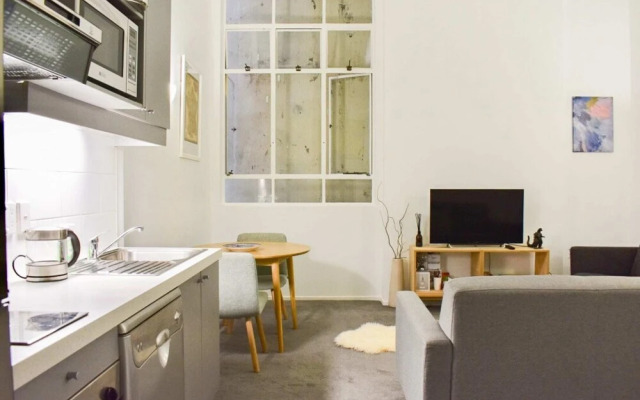 Stylish Queen Street Loft-style 1 Bedroom