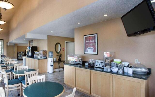 MorningGlory Inn & Suites
