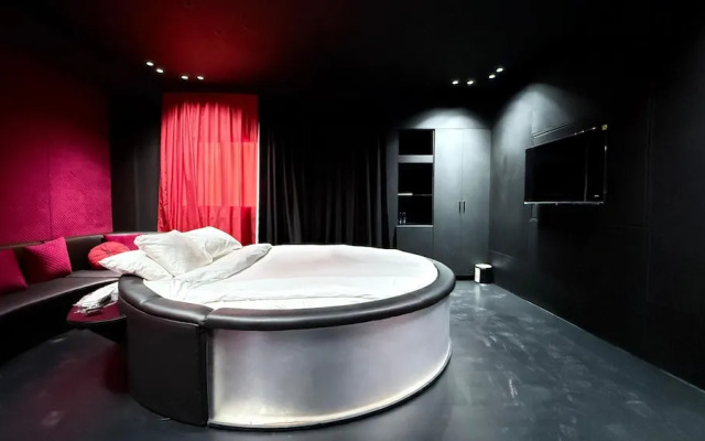 Royal Tulip Dancenter Suites Sharjah