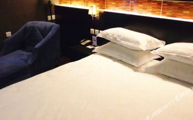 Orange Red Exquisite Hotel (Qiqihar Baihuayuan RT-Mart)