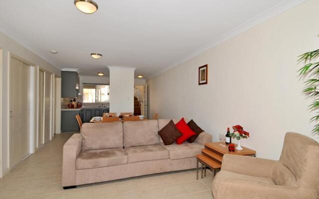 Lakeside Holiday Apartments