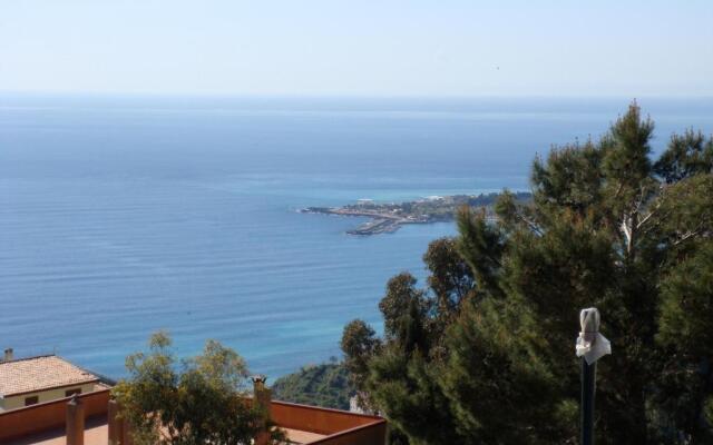 Taormina center 4 BR penthouse, terrace with views