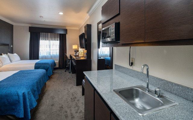 Holiday Inn Express & Suites Santa Clara by IHG