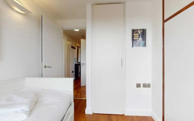 Short let - Penthouse Apartment With West-facing Terrace