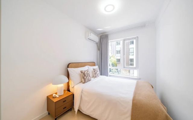 Tyms Stylish 3BR 2BA Apt Xujiahui Shops