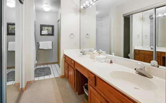 Townsend Place B-106 1 Bedroom Condo by RedAwning