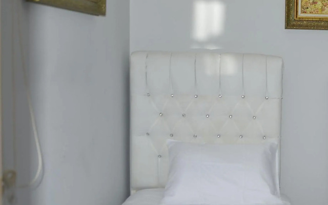 Pure Diamond Hotel