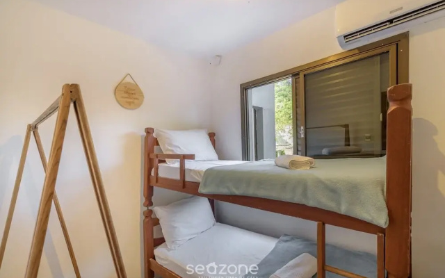 6BR Beachfront Home in Bombinhas Abm0101