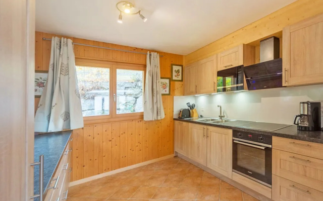 Lovely Chalet 500m From Transport