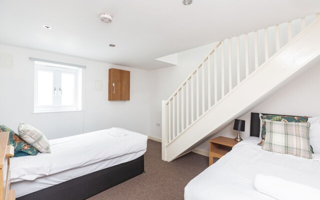 "Sunny Terrace, 3bed House In Maidstone"