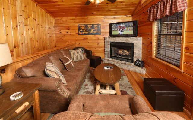 Just Hanging Out - Three Bedroom Cabin