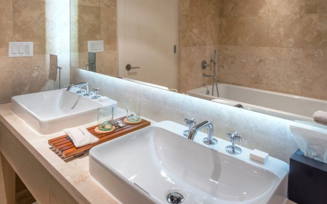 1 Hotel & Homes Private Luxury Suites