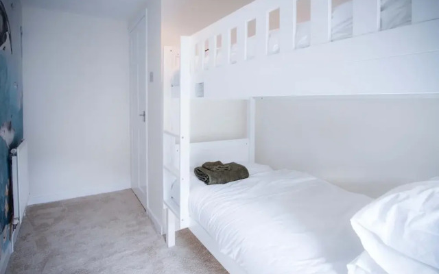 Pink Cottage - 4 Bedrooms & Hot Tub - Tenby
