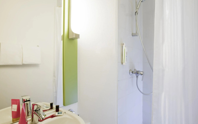 ibis budget Pontault Combault RN4 Marne la Vallée