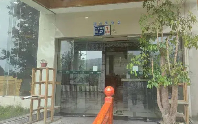 Water East Township House · River Bay Manor