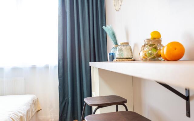 Apartment Morent on 34 Acacia Street building 3