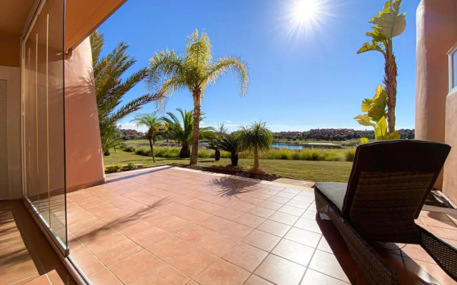 Luxury South Facing Groundfloor Apt