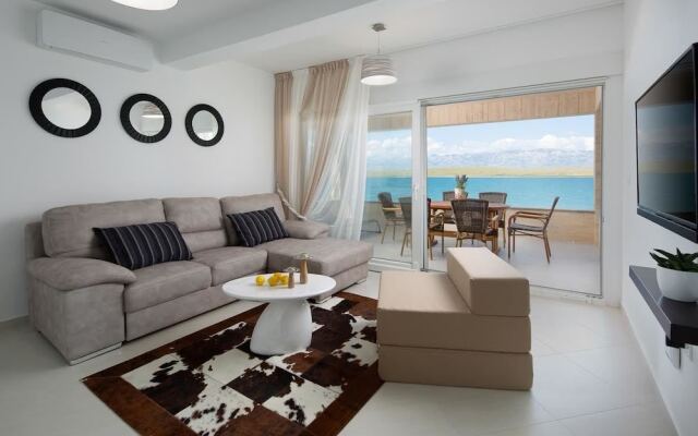 Apartments Malibu Royal