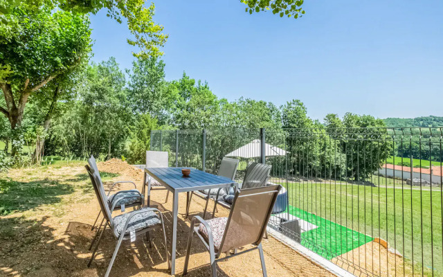 Tranquil Holiday Home in Soturac With Pool