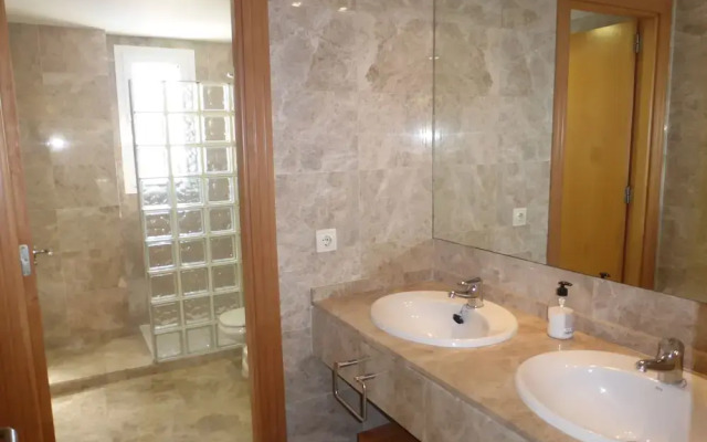 Beautiful 2 Bedroom Penthouse