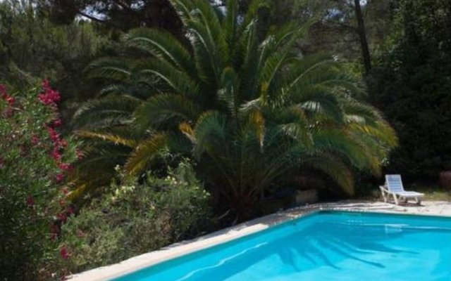 Apartment With one Bedroom in Le Beausset, With Wonderful sea View, Pool Access, Enclosed Garden - 8 km From the Beach