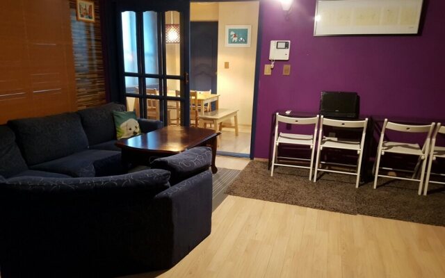 Dustin Guesthouse - Hostel