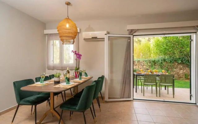 Central & Elegant Suite with private garden