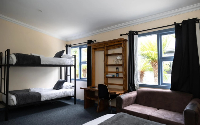 Tullah Lakeside Lodge