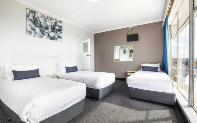 Nightcap at Carlyle Hotel – Guest Rooms – Derwent Park