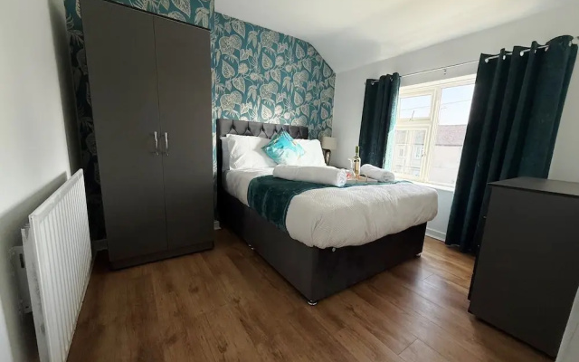 3 Bedroom House Near Arena