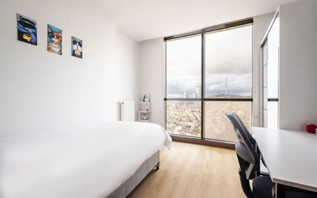 Charming Flat With City View in Atasehir