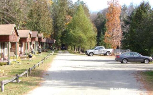 Pine Crest Motel And Cabins