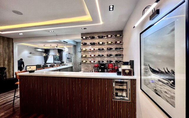 Luxury, Contemporary 4-bed Apartment in Ikoyi