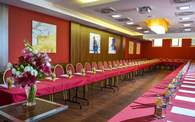 Royal Club Hotel