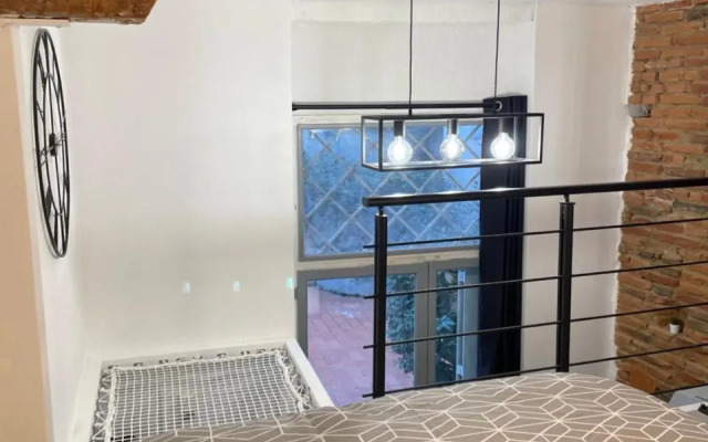 Studio rénové, terrasse privative, 300m du Capitole
